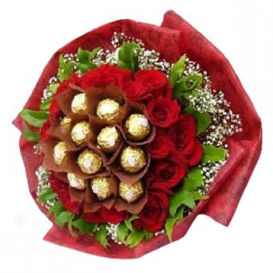 Rocamore M - Ferraro Rocher with Roses Bouquet