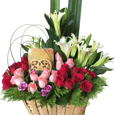 Harran - Godiva Chocolates Hamper with Flowers Roses