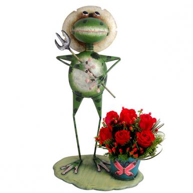 Garden Prescot - Frog Metal Planter with Roses