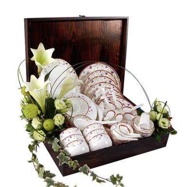 Bingley Dinnerware - Gift Set with Lilies