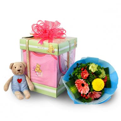 Newborn Wear - Classic Pooh Baby Gift Hamper