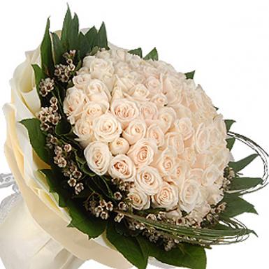 Spellbound - Valentine Cream Roses Hand Bouquet