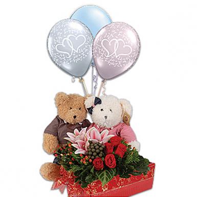 Hugs N Kisses - Valentine Roses Couple Bear Gift