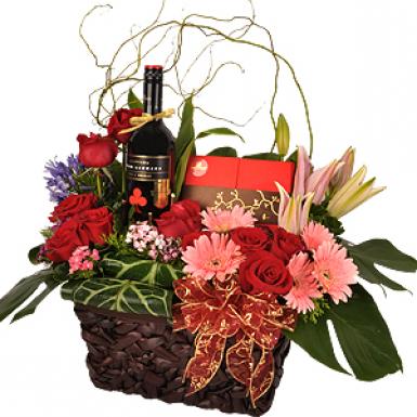 Sweet Toast - Wolf Blass Shiraz Wine & Decadence Chocolate with Flowers