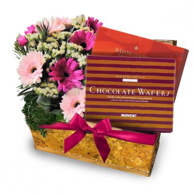 DOCE ROYCE - ROYCE CHOCOLATE (JAPAN) WITH GERBERAS FLOWERS