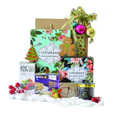 Alanta English Hamper - Cookies, Fruit Cake, Apricots, Raisins