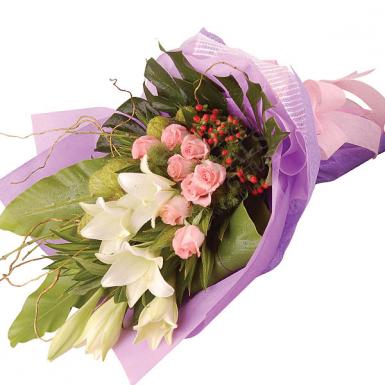 La Vida - Madonna Lily Roses Flower Bouquet