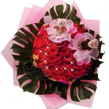 ROMEO KISSES - RED ROSES HAND BOUQUET