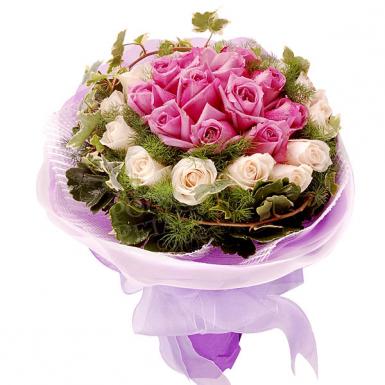 ESSENCE - ROSE HAND BOUQUET