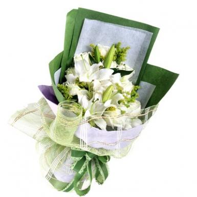 AUGUSTASA - CASABLANCA LILIES HAND BOUQUET