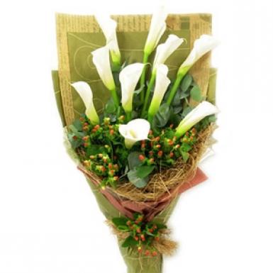 CHEERING CALLA - LONG STEM LILIES BERRIES BOUQUET