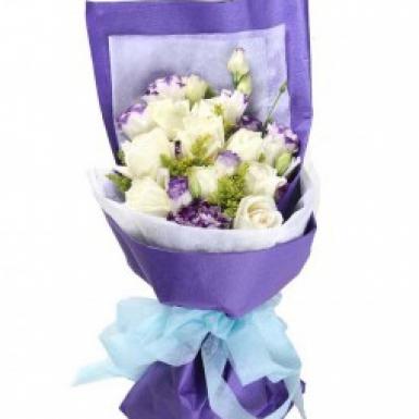 PURPLY EUSTOMA - HAND BOUQUET WITH ROSES