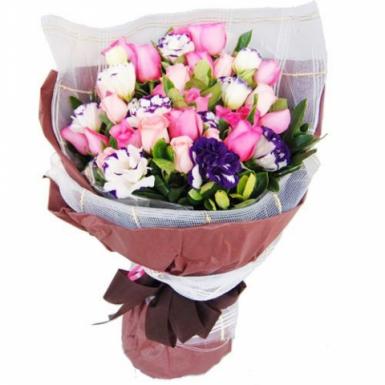 DANNAHUE - ROSES EUSTOMA HAND BOUQUET