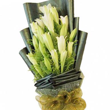 RISING MADONNA - LILIES HAND BOUQUET