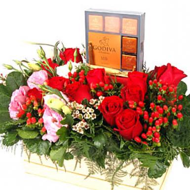 Godiva Carres - Chocolates Gift with Roses Flower
