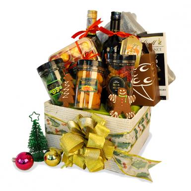 Garrett English Hamper - WInes, Lindt Chocolate, Apricot, Gingerbread