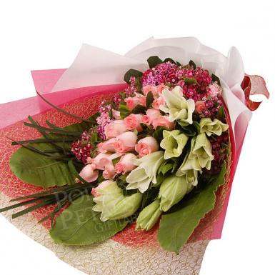 VALLERIA - MADONNA LILY WITH ROSES HAND BOUQUET