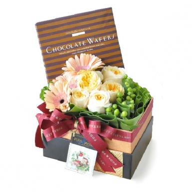 Royce Affair - Royce Chocolate Wafer with Roses & Gerberas