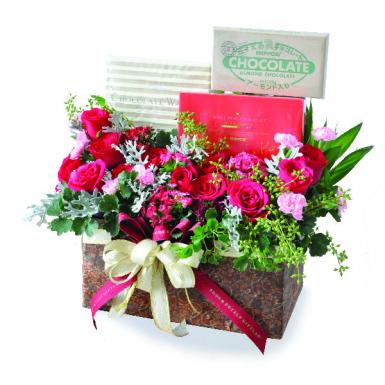 Royce Indulgence - Chocolate Pralines with Roses Gift