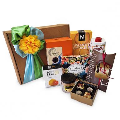 Birlik Halal Hamper - Baklavas, Cookies, Madinah Dates Gift