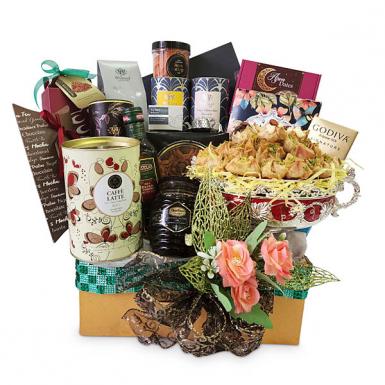 Umut Raya Hamper - Whittard Hot Chocolate, Tea, Biscuits, Baklavas, Halal Delicacies Gift