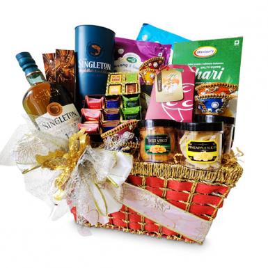 Praveen Vegan Hamper Basket - Singleton Whisky Gift