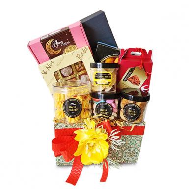 Degerli Halal Hamper - Kurma Adjwa, Serunding, Traditional Cookies, Figs