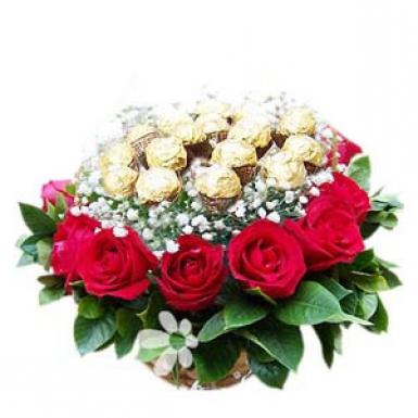 Rocher Pride - Ferraro Rocher Roses Bouquet