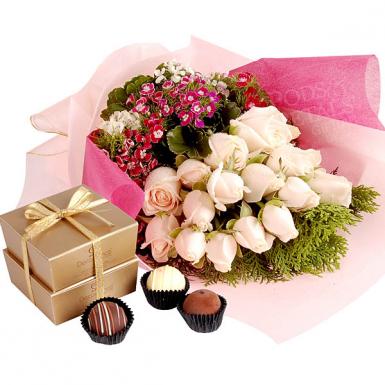 Pure Engracia - Rose Bouquet with Chocolate Pralines