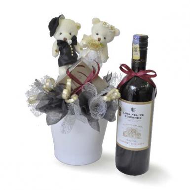 Heartbender Wine - Luis Felipe Edwards Cabernet Sauvignon, Chocolate Praline with Bears Gift